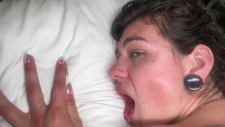 Peter J Hooke: Freeuse Foxy Babe Gets Spitroast, Facefuck and Creampied!