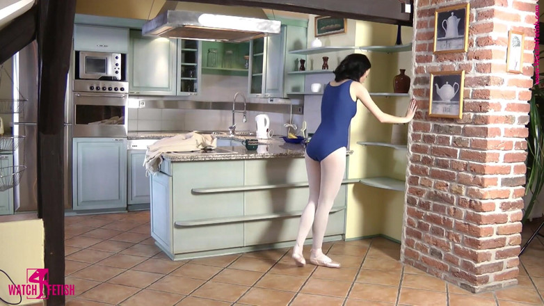 Watch4fetish: Dusana'dan bale performansı