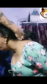 Sora mea vitregă futută tare în față și deepthrot în India