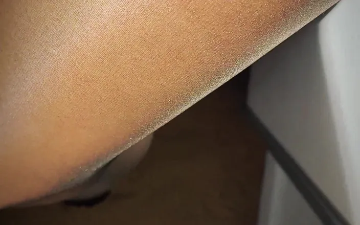 DeesseJulia: My Feet in Tights - Mistress Julia