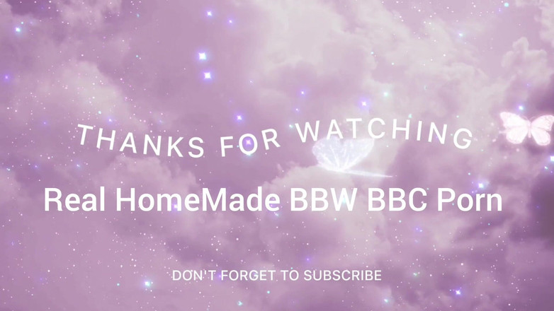 Super sexy ebony cuties: 裸体在户外玩弄我的胸部，抚摸我的阴户撒尿