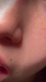 Pohled intenzivního orálu a creampie na růžové kundičce mé nové sousedky