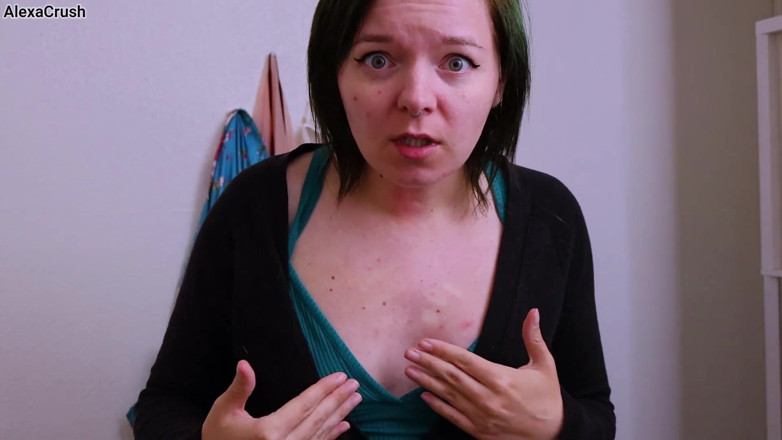 AlexaCrush: Celosa novia te pilla masturbándote