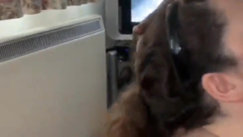 Real homemade BBW BBC porn: Aku lagi asik ngentot mulut dan memek sempitku pakai baju...