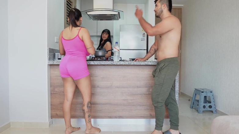 Fred_Nunexx: Ups!! Aku meniduri pacar temanku di depannya, saat dia menyiapkan...