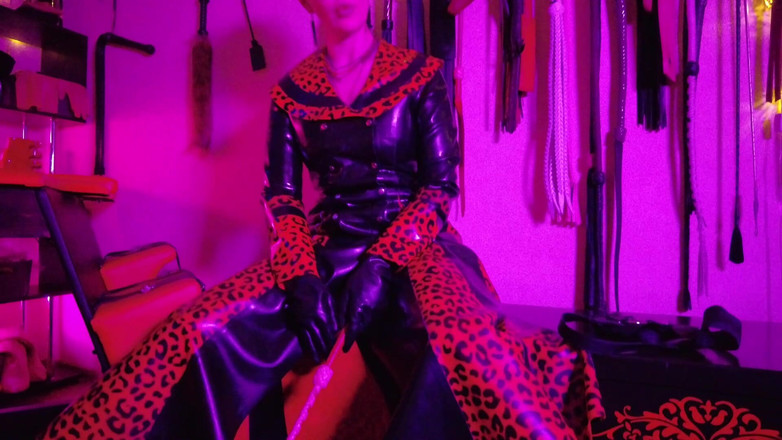 Eva Latexxx: 红色橡胶恋物癖女主调教乳胶情妇恋物癖捆绑SM穿戴式高跟鞋调教女主调教