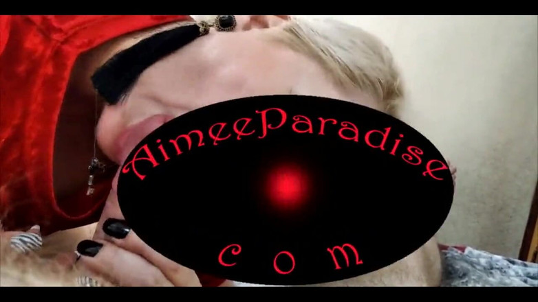 AimeeParadise: 金发浓密的性感老婊子在私人表演中拼命地自慰！