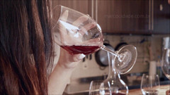 Docedeleite: Sexy brunetka šuká s kamarádem před párty