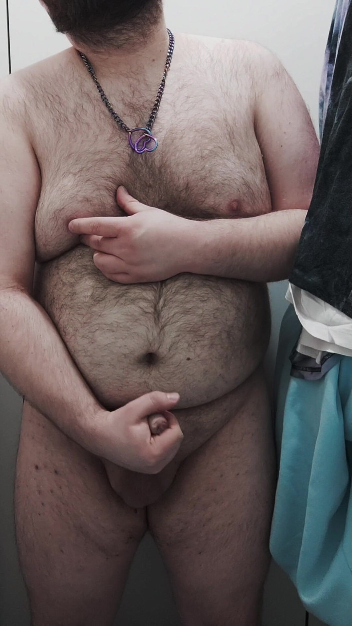 BearPup Akuma: Fat Bear Se Masturba En El Váter Y Se Lame...