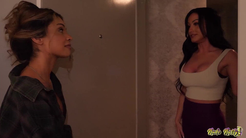 Nasty Sluts Studios: Sex în trei pervers cu Jennifer White și Ava Amira