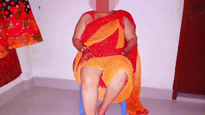 Morjenabb: desi sundar mahila apni doodhiya gand dikha rahi hai aur...