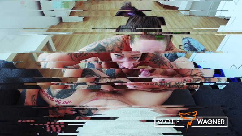 Wolf Wagner Com: Adrienne Kiss to brudna dziura MILF spragniona kutasa!