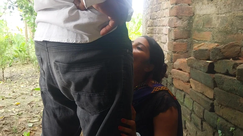 Pooja raniji: Pooja Bhabhi Outside Garden Hot Fucking Video