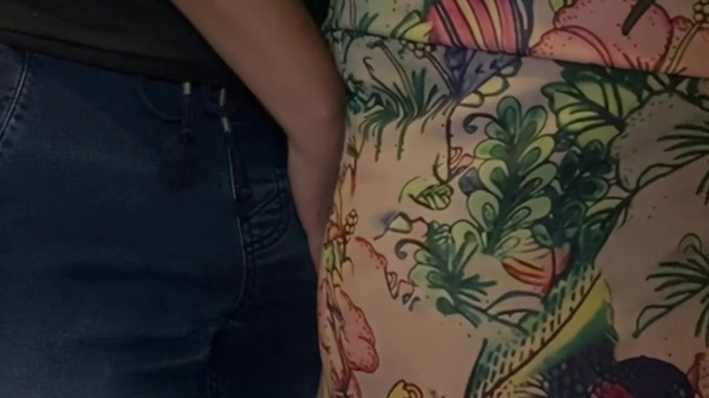 PriyaNaavya: En främling sprutar i sina byxor efter att ha fingrar...