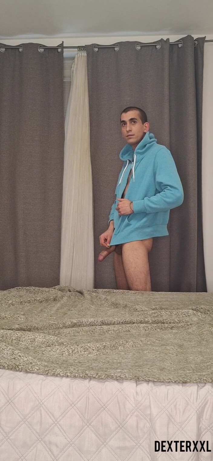 Dexterxxlfun: Jano are o pulă mare. Are nevoie de un cur...