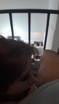 Blowjob rahsia dan pancutan muka Semasa Kawan Saya Merakam Vlog