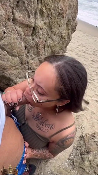 Marley Bee сосет хуй на Ocean Beach в Сан-Франциско