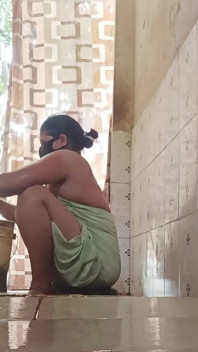Sex Bhabhi with Bathroom Open Video