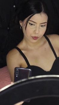 La modella colombiana ha un servizio fotografico, e dopo le foto scopiamo insieme