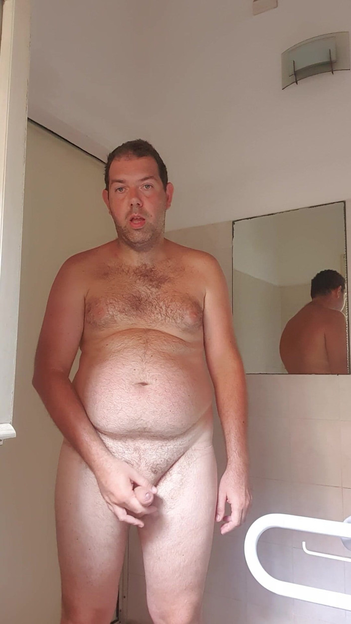 Mirko2589: Tutto Nudo in Un Bagno Pubblico