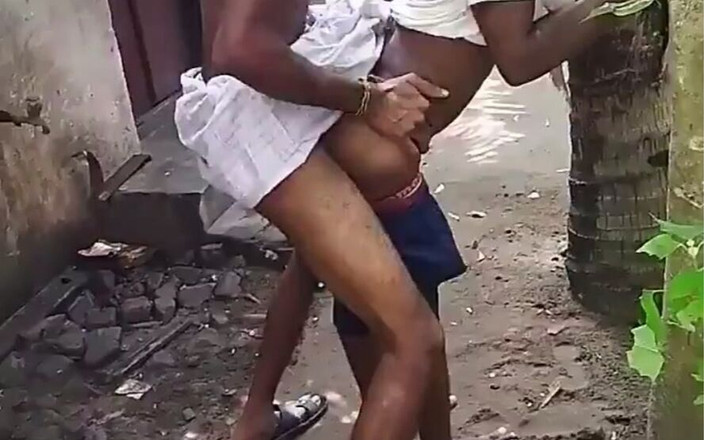 Assamesebodoboy: Üvey babam evimin arkasında beni sikiyor çok sert Hintli eşcinsel seks...