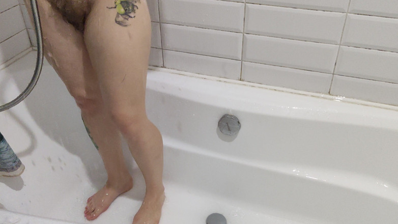 Risky Hairy Couple: Encontré una chica muy mojada en la ducha