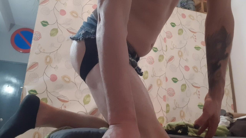 Nikka83: Cowboy Skirt dan perempuan jalang di dalam