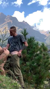 Obciąganie i piesek jebanie dla drobnej rudej na mountain hike