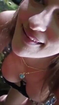 Venku v přírodě análně ošukaná