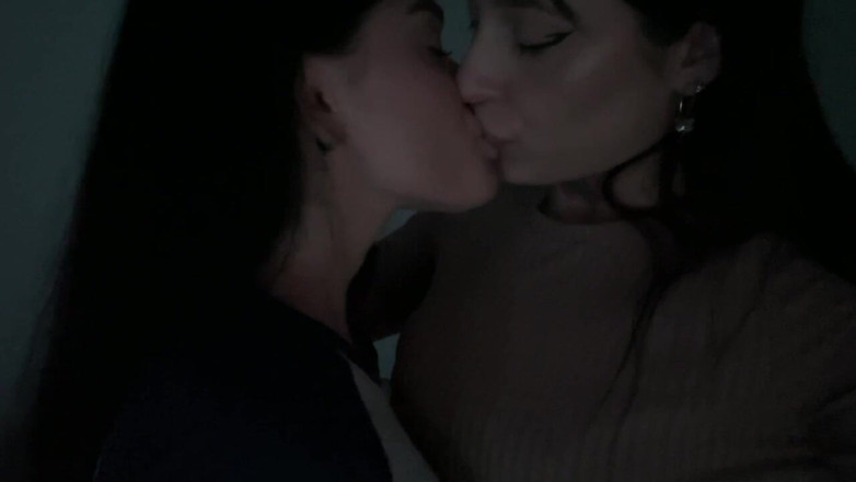 LuchCrush: Săruturi lesbiene neglijaculate se transformă în Ospățul pizdei umede