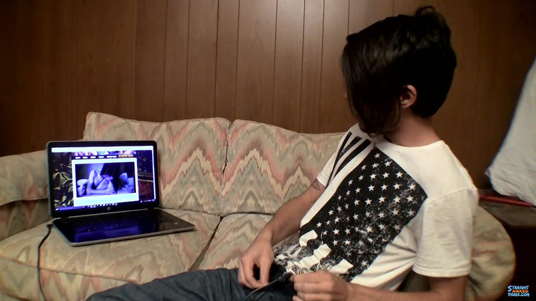 Straight naked thugs: Devin si gode il suo porno