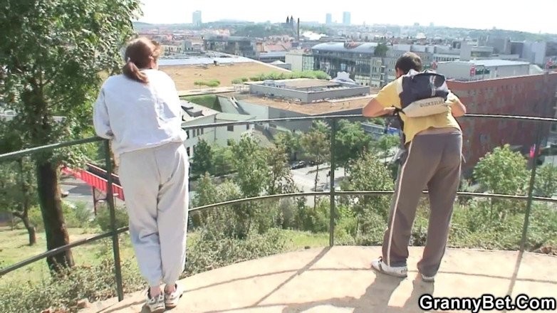 Granny Sluts: Một buổi tập thể dục đôi cho bà già