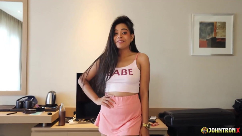 John Tron X: Johntronx - gagica amatoare cu forme nu se poate sătura de...