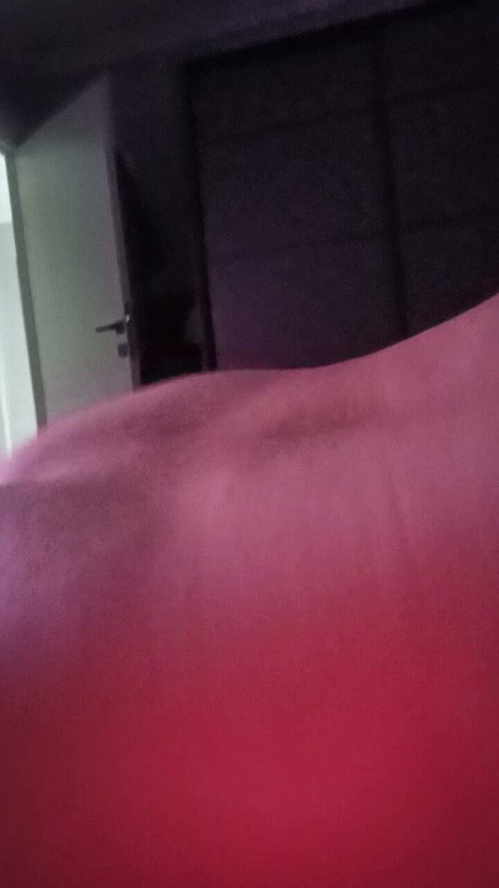 Esmer Tarcin: Er Hat Mich Hart in Meinem Bett Gemacht