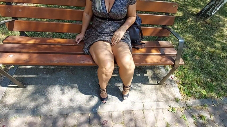 Step Mommy: Cogí a una milf sexy en el parque para una...