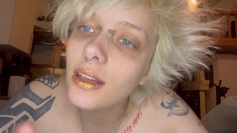 Glitterqueen1999: Fetish lipstik gadis gotik merokok