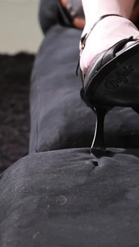 Eleganz in Schwarz - Lola Verführt in High Heels Und Feinen Nylons