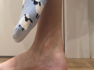 Mila Darkey: Kleine voeten met sokken