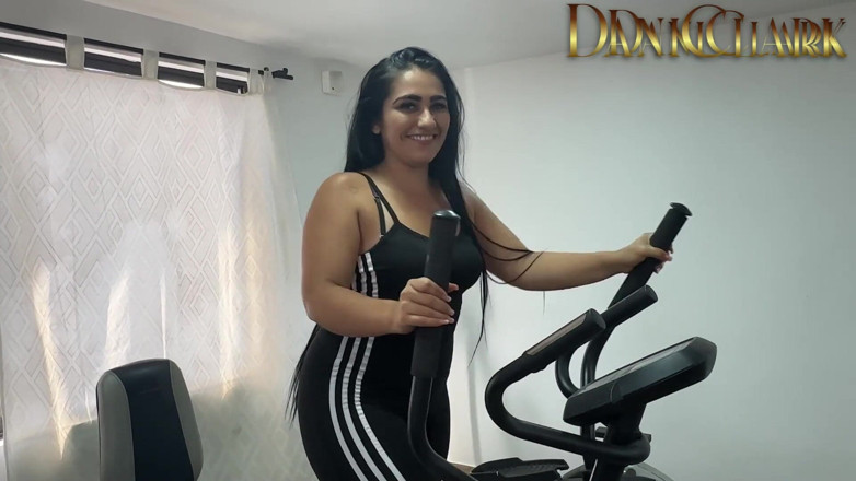 DaniClark: Il tecnico scopa un atleta in palestra