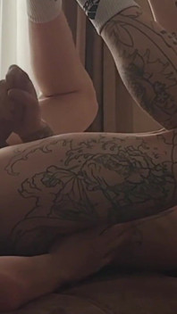 男に私のペニスをしゃぶらせてから、彼の引き締まったケツの穴、ジューシーなディープスロートフェラチオとファックを犯しました