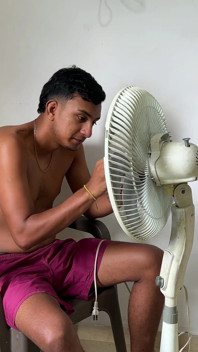 Pobre de mi Culona Hermanastra no sirve su Ventilador lo Reparo a cambio de Una Peticion Muy especial Meterle Mi Enorme Polla。