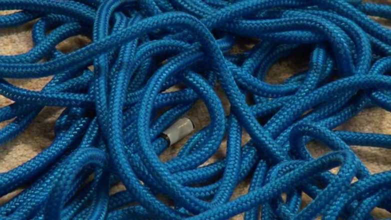 Yvette xtreme: Domácí bondage sex Yvette Costeau - svázaná a ošukaná na židli