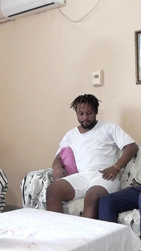 Une beauté africaine se fait baiser pour la première fois à deux