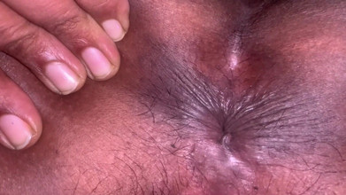 Tina Baby: Nevlastní matka mě přinutila lízat jí kundičku.