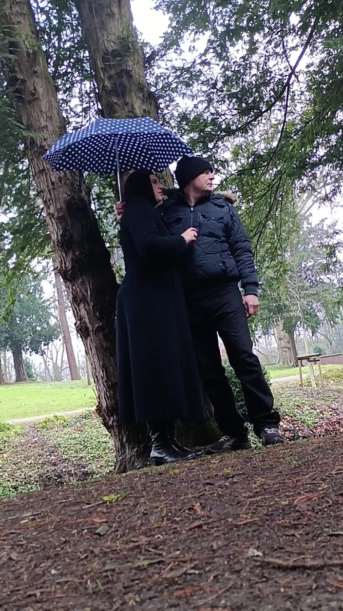 Asisa_oz: Ho giocato con un grosso cazzo fuori nel parco, ho...