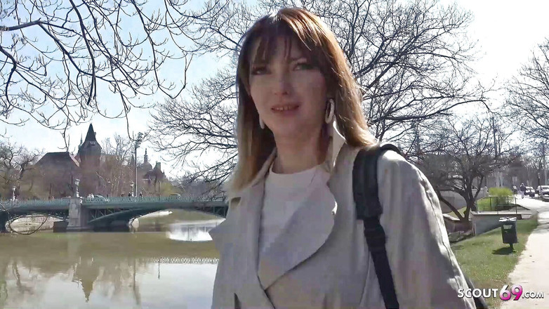 Scout69: फ्लॉपी स्तन वाली कमसिन kristin स्ट्रीट कास्टिंग पर सख्त गांड चुदाई के लिए बात करती हैं