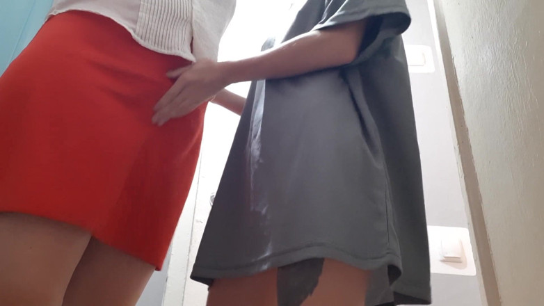 Lesbian-candys: 새엄마를 동시에 유혹해 우리를 따먹어
