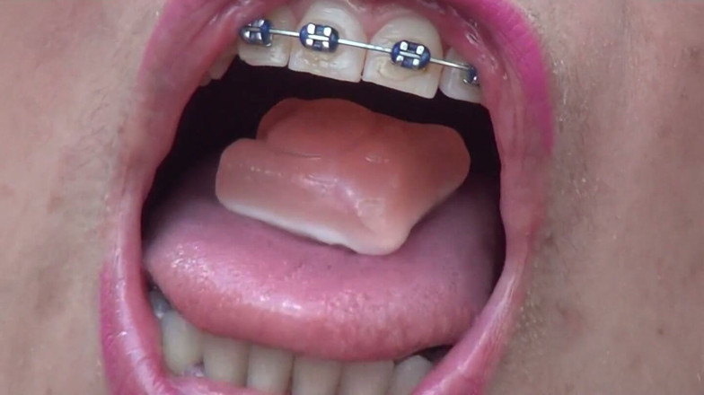 Angel eyes studio: Swallowing Extreme and Big Pig-shaped Rubber Bands