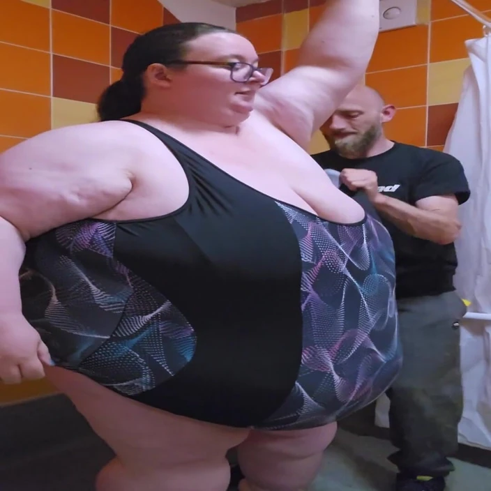 SSBBWLadyBrads: Swimming Costume Try on