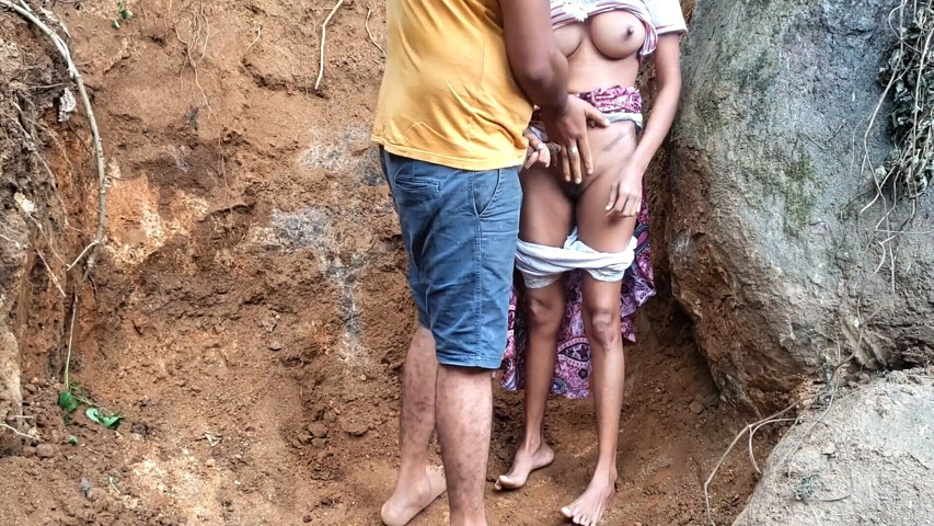 In Secret, I Fucked The Naughty Stepsister in the Naked Outdoors After Pissing Outdoor (Yess Booty)